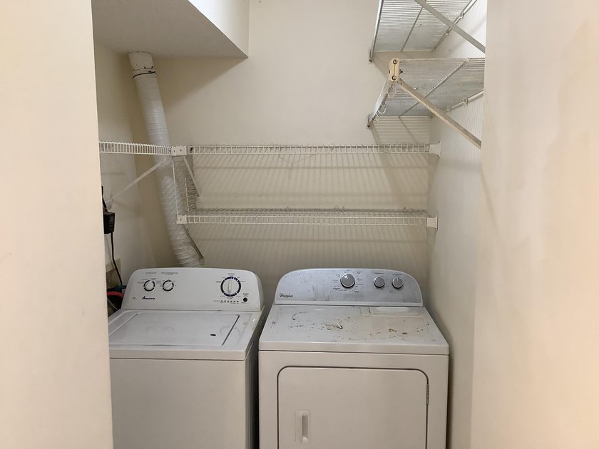 Spacious condo on PH 5th floor, corner unit., no neighbors above - photo 18