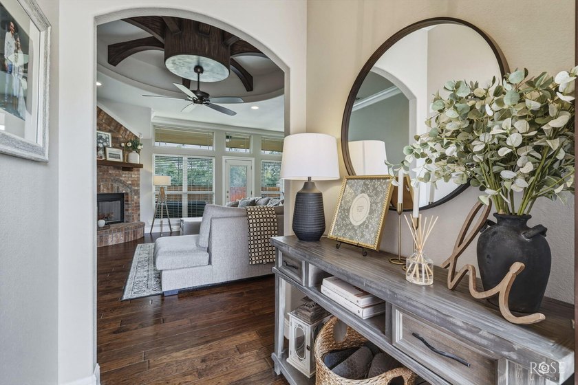 Immaculate and move-in ready, this beautifully maintained - photo 5