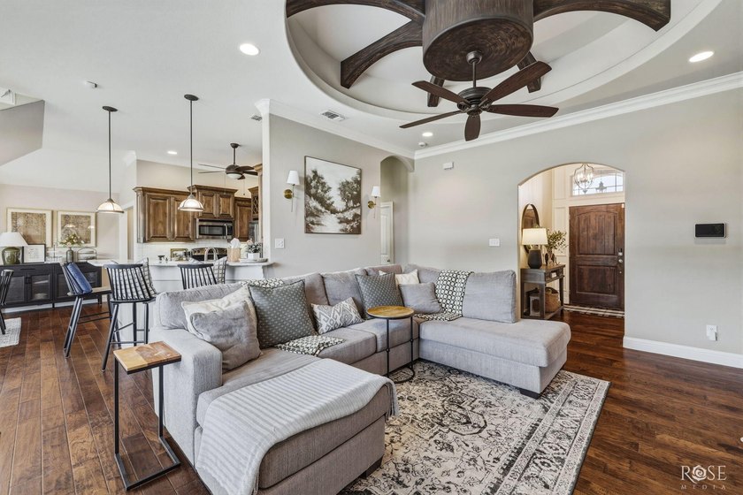 Immaculate and move-in ready, this beautifully maintained - photo 8