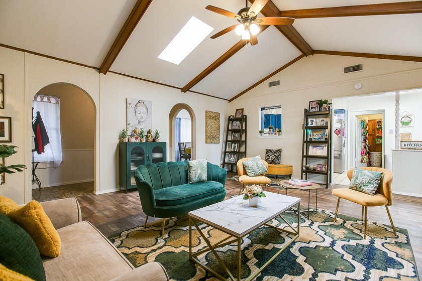 Discover the perfect blend of space, comfort, and functionality - photo 7