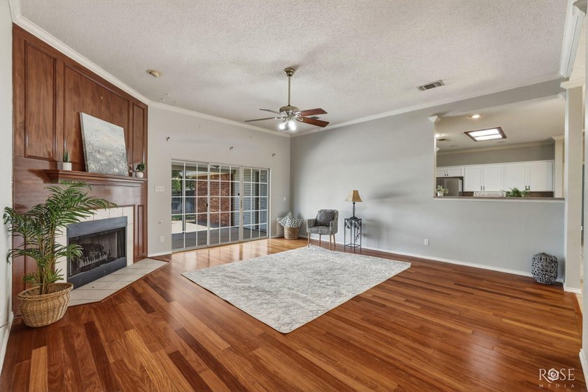 Welcome home to this well-priced 3 bedroom, 2 bath gem in - photo 4