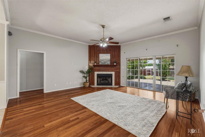 Welcome home to this well-priced 3 bedroom, 2 bath gem in - photo 5