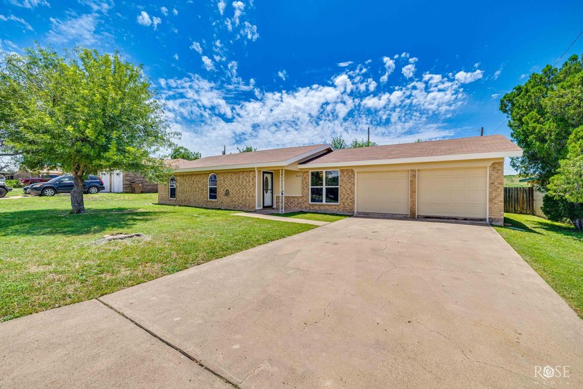Welcome home to this beautifully updated 4-bedroom, 2-bath - photo 2