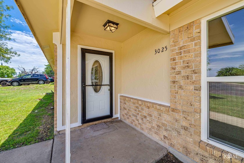 Welcome home to this beautifully updated 4-bedroom, 2-bath - photo 3