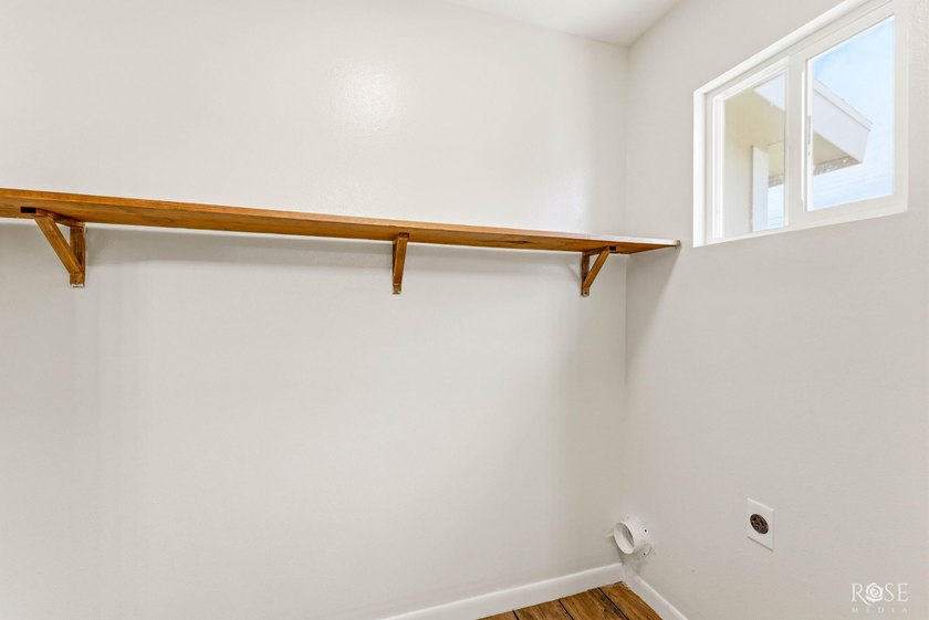 Welcome home to this beautifully updated 4-bedroom, 2-bath - photo 8