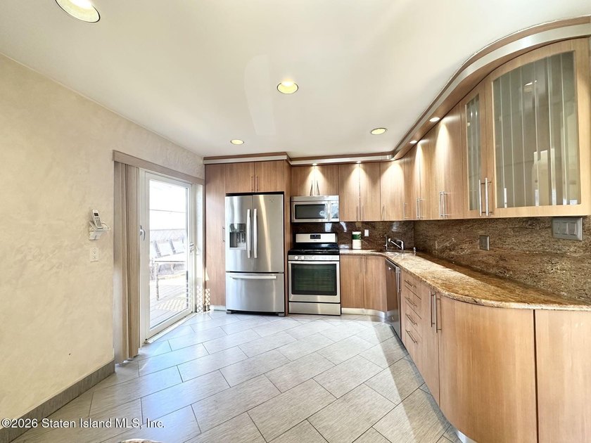 Welcome to 197 Slater Boulevard, a beautifully maintained - photo 10