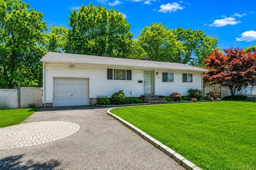 Welcome to 332 Delaware Avenue, Bay Shore-a fantastic - photo 3