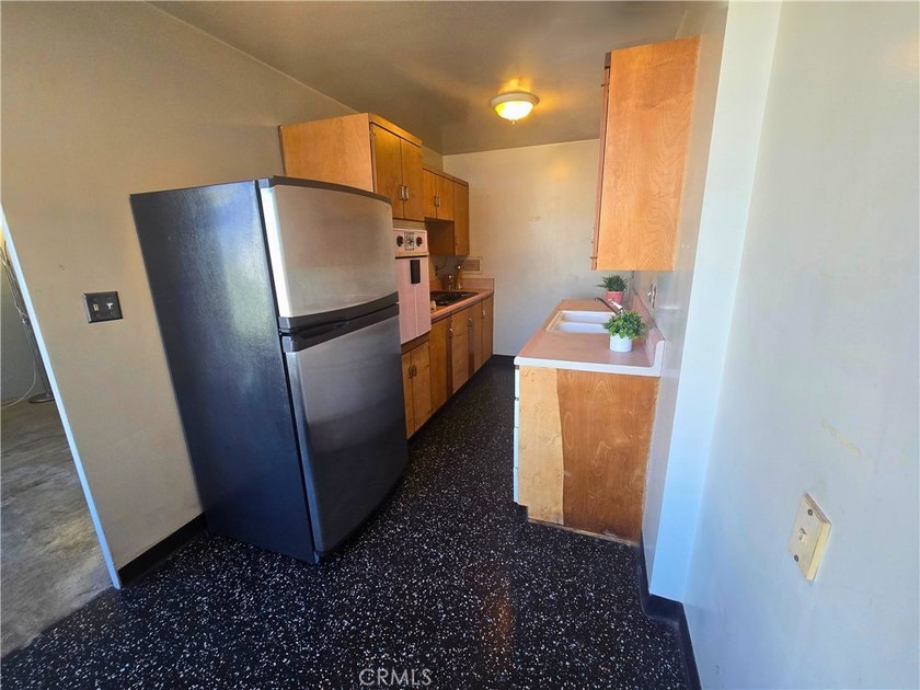 Welcome to the Royal Palms - a retro coastal gem just one block - photo 7