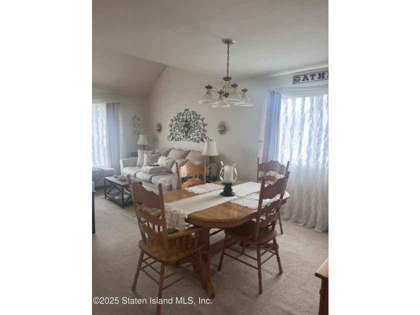 AMAZING END UNIT/CORNER PROPERTY describes this beautifully - photo 7