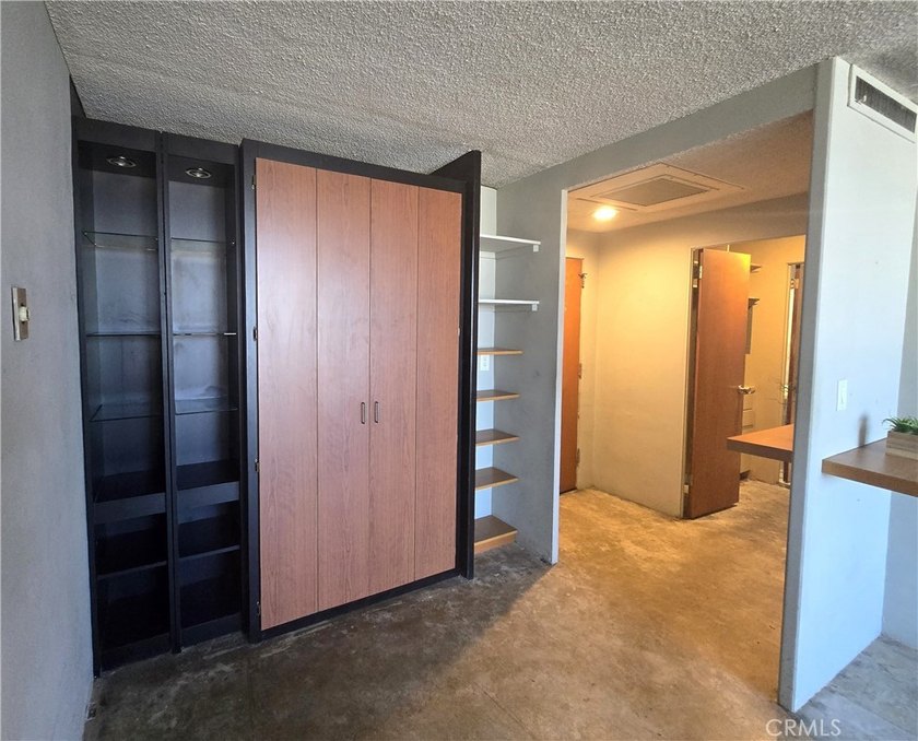 Welcome to the Royal Palms - a retro coastal gem just one block - photo 9