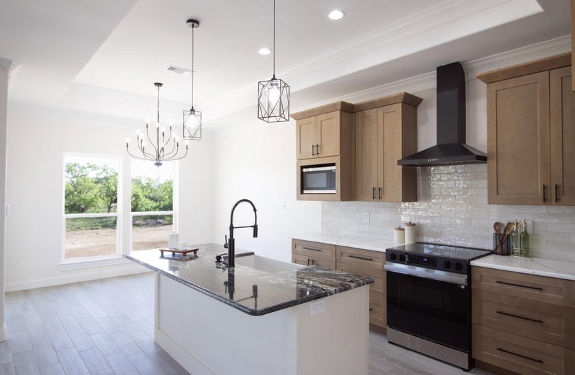 Stunning New Construction by Deluxe Custom Homes! This gorgeous - photo 8