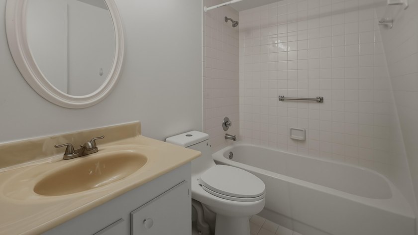 Beautiful corner unit featuring 2 bedrooms and 2 bathrooms with - photo 13