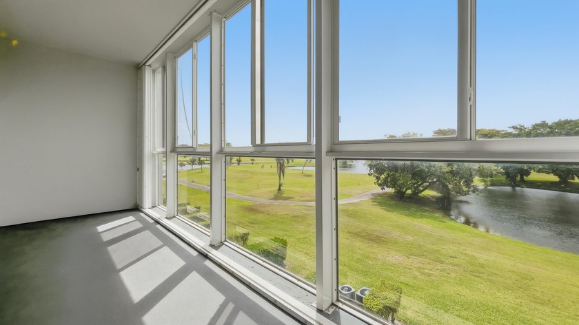 Beautiful corner unit featuring 2 bedrooms and 2 bathrooms with - photo 16