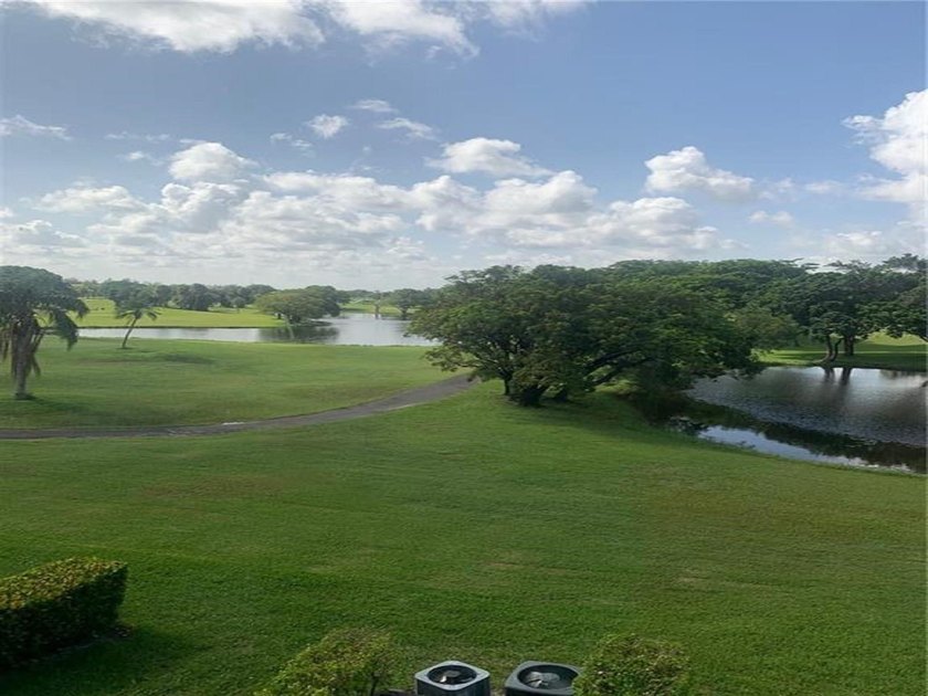 Beautiful corner unit featuring 2 bedrooms and 2 bathrooms with - photo 20