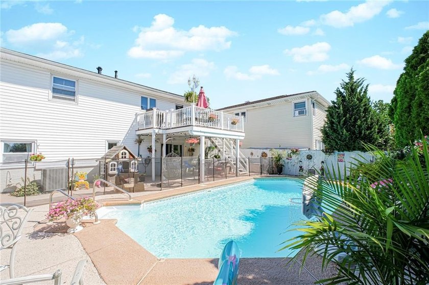 This beautiful detached single-family home is situated on a - photo 6