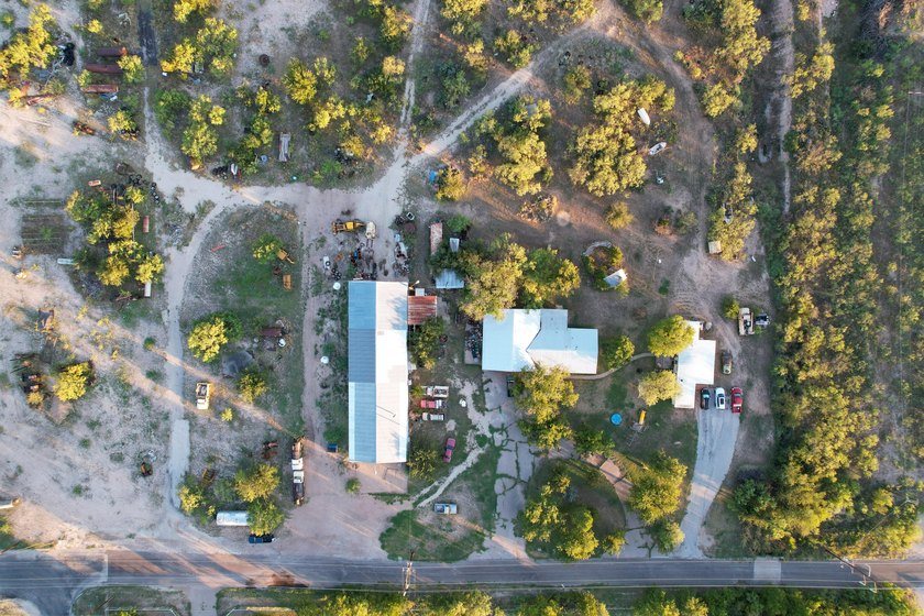 7.32 Acres of Commercial Opportunity with High Visibility. Rare - photo 2
