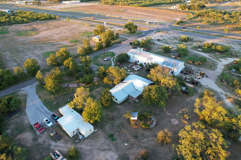 7.32 Acres of Commercial Opportunity with High Visibility. Rare - photo 4