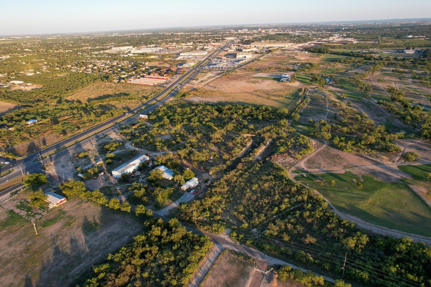 7.32 Acres of Commercial Opportunity with High Visibility. Rare - photo 8