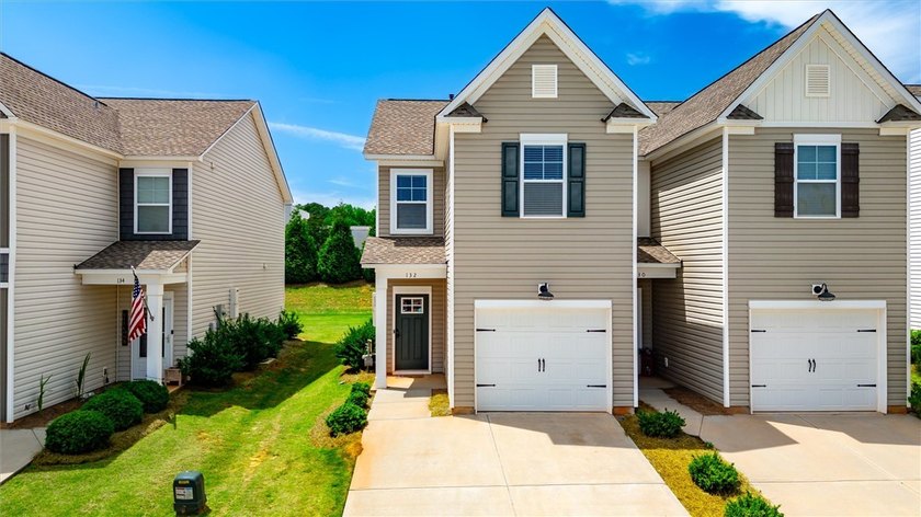 **$5,000 PRICE IMPROVEMENT** Welcome to 132 Adger Road in a - photo 2