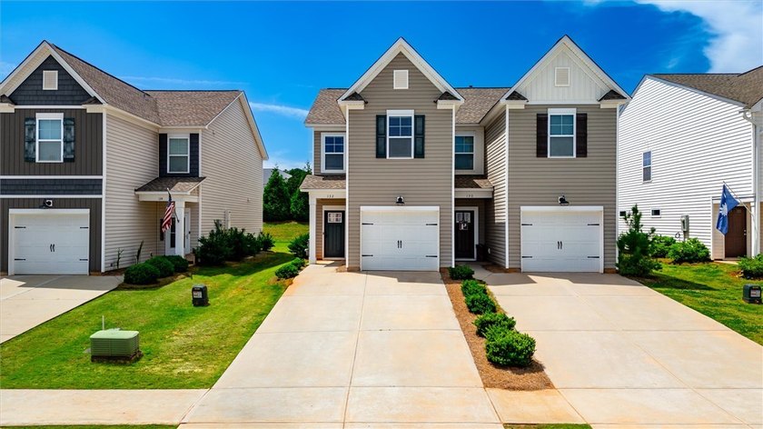 **$5,000 PRICE IMPROVEMENT** Welcome to 132 Adger Road in a - photo 3