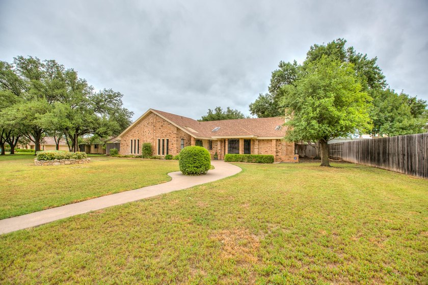 Welcome to 3221 Ridgecrest in the highly desirable Southland - photo 4