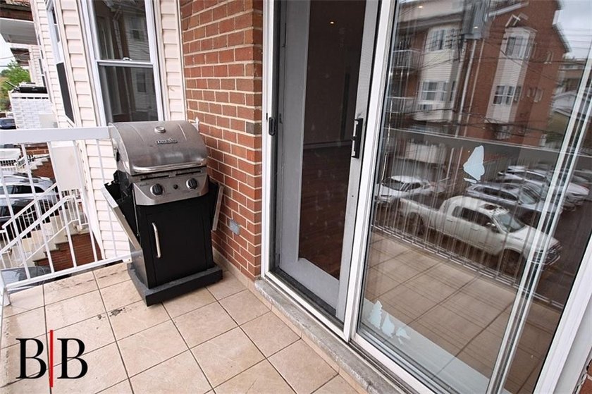 Bright and spacious 2-bedroom, 2-bath condo in the fully gated - photo 3