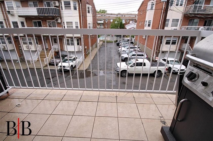 Bright and spacious 2-bedroom, 2-bath condo in the fully gated - photo 5