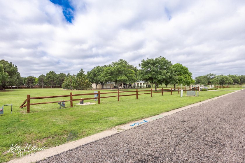 Welcome home to this stunning Harvest Construction custom home - photo 5