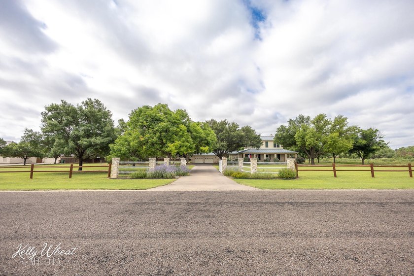 Welcome home to this stunning Harvest Construction custom home - photo 6