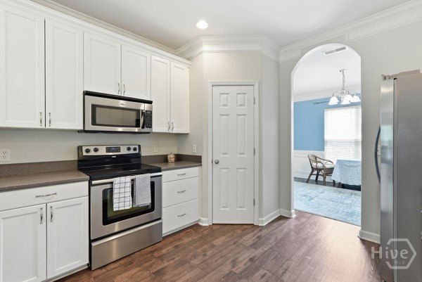 ROOM TO BLOOM. NEED ROOM FOR A GROWING FAMILY OR JUST LOVE LOTS - photo 14