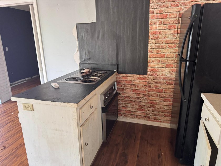 Investor Special or Perfect First-Time Home! Don't miss this - photo 20