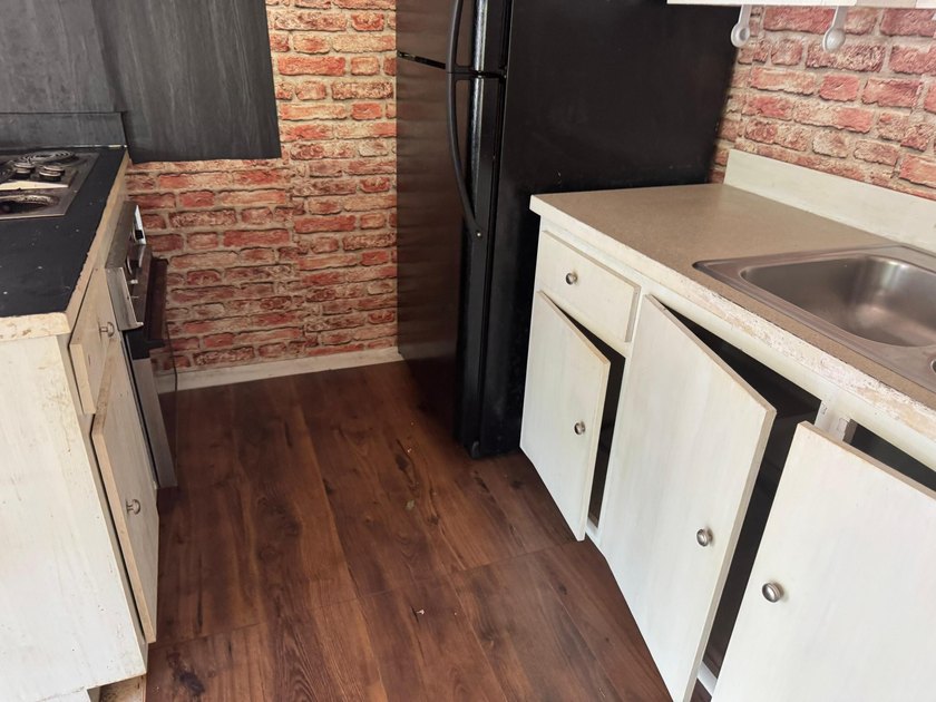 Investor Special or Perfect First-Time Home! Don't miss this - photo 21