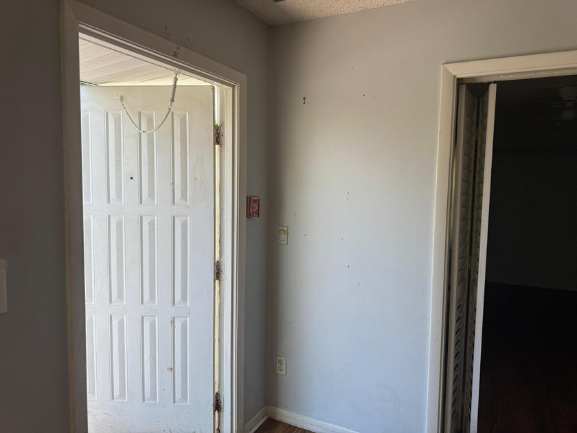 Investor Special or Perfect First-Time Home! Don't miss this - photo 25