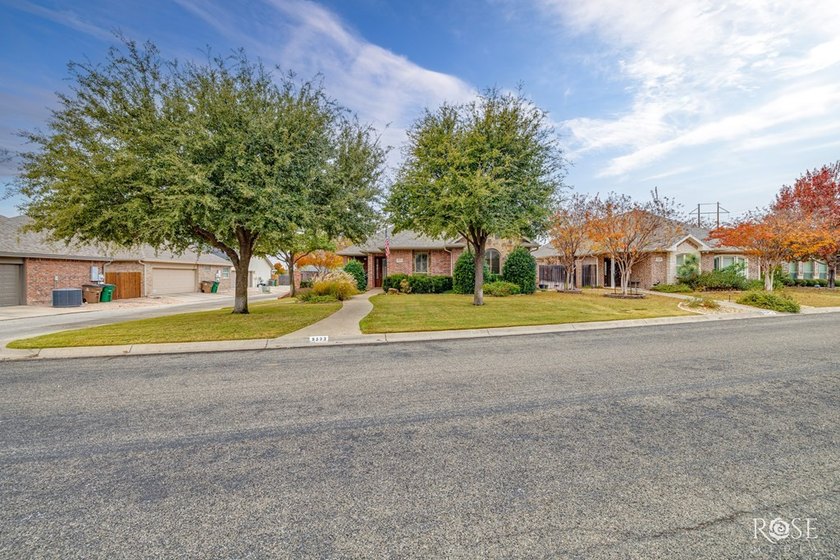 Welcome to 5533 Club Park Way in San Angelo's desirable Bentwood - photo 4