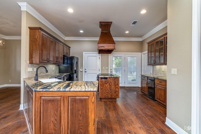 Welcome to 5533 Club Park Way in San Angelo's desirable Bentwood - photo 8