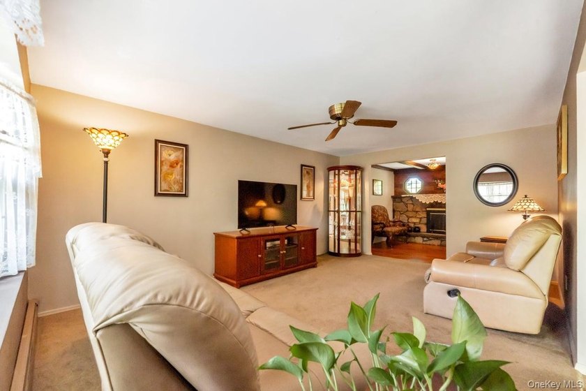 Rare and incredibly unique expanded oversized Colonial offering - photo 10
