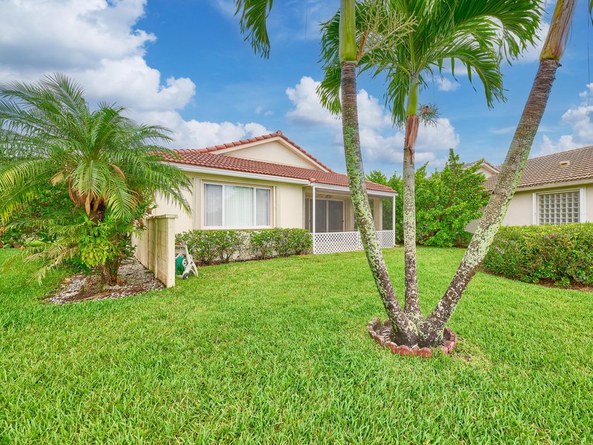 AMAZING OPPORTUNITY TO OWN A 3/2/2 WATERFRONT HOME IN EXCLUSIVE - photo 14