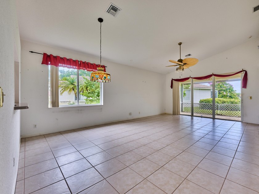 AMAZING OPPORTUNITY TO OWN A 3/2/2 WATERFRONT HOME IN EXCLUSIVE - photo 19