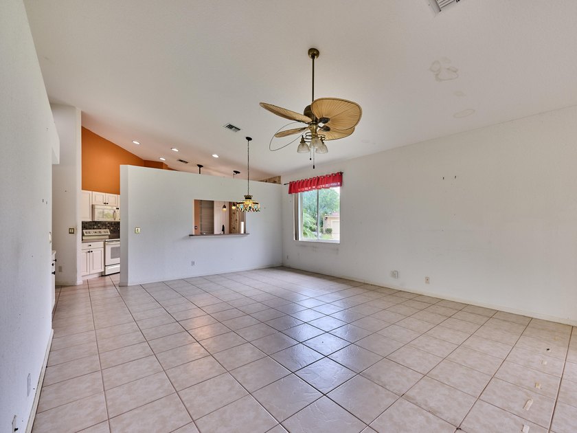 AMAZING OPPORTUNITY TO OWN A 3/2/2 WATERFRONT HOME IN EXCLUSIVE - photo 23