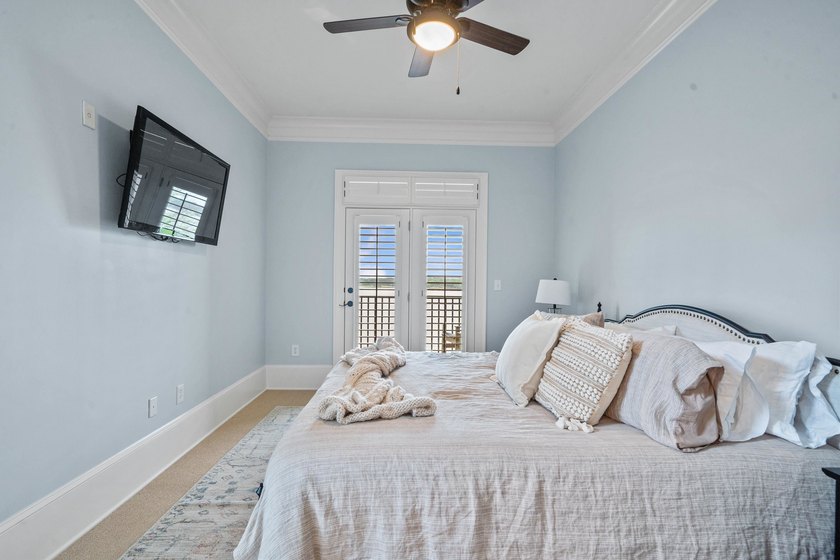 Nestled in the heart of Cuscowilla, this stunning and rare - photo 26