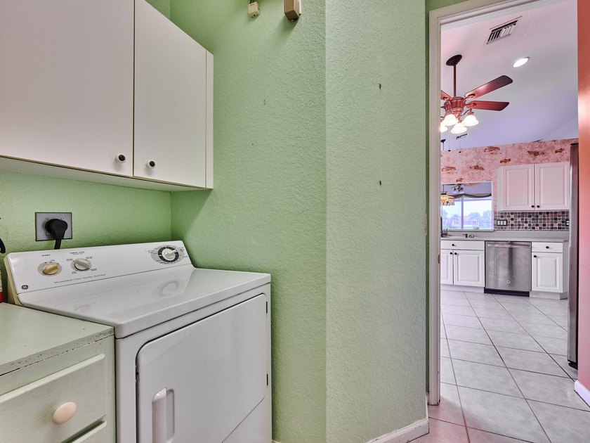 AMAZING OPPORTUNITY TO OWN A 3/2/2 WATERFRONT HOME IN EXCLUSIVE - photo 34