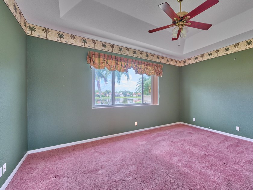 AMAZING OPPORTUNITY TO OWN A 3/2/2 WATERFRONT HOME IN EXCLUSIVE - photo 37