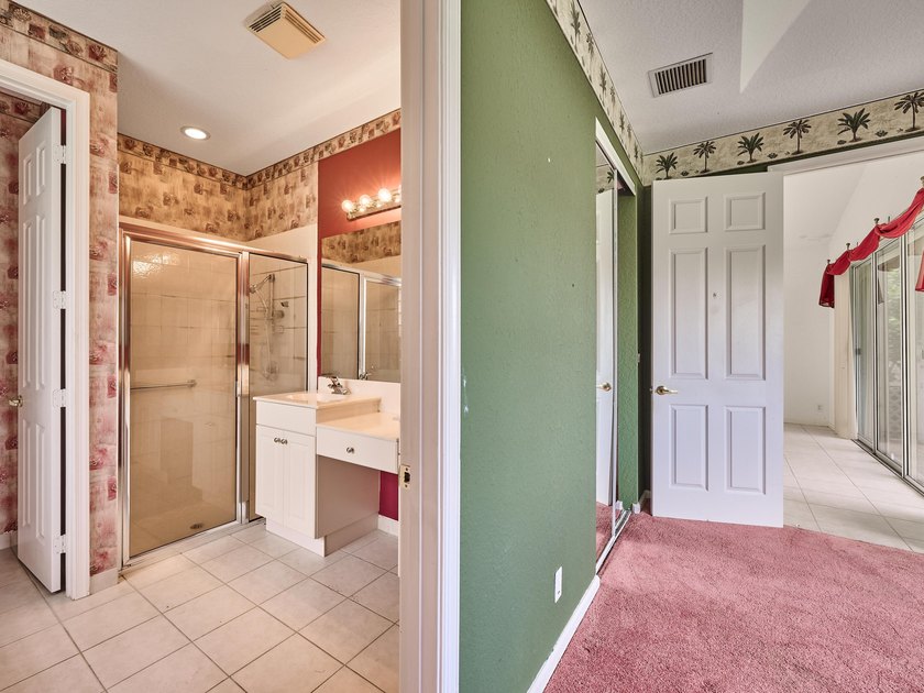 AMAZING OPPORTUNITY TO OWN A 3/2/2 WATERFRONT HOME IN EXCLUSIVE - photo 41
