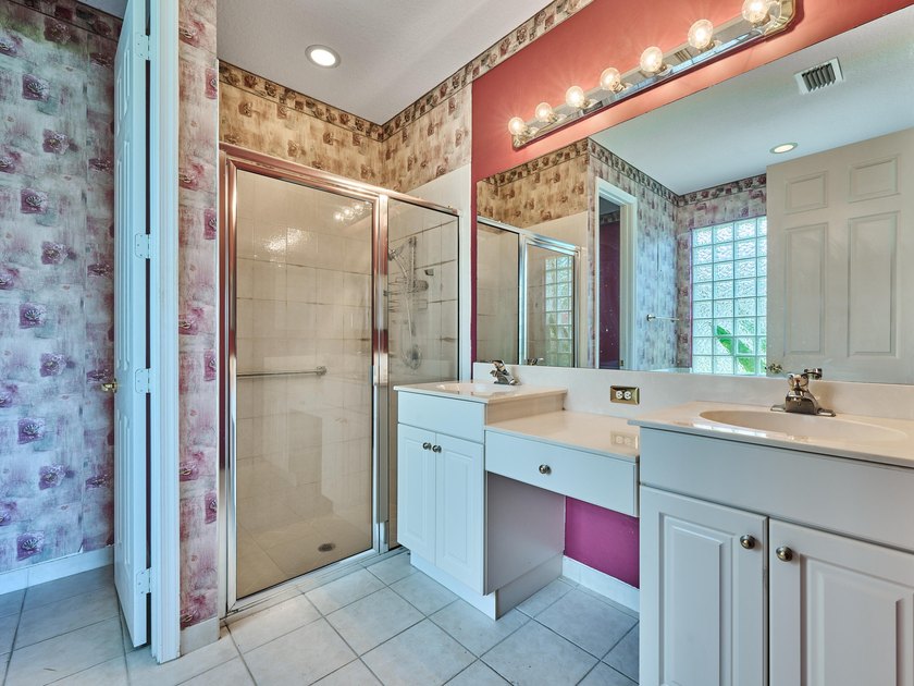AMAZING OPPORTUNITY TO OWN A 3/2/2 WATERFRONT HOME IN EXCLUSIVE - photo 42