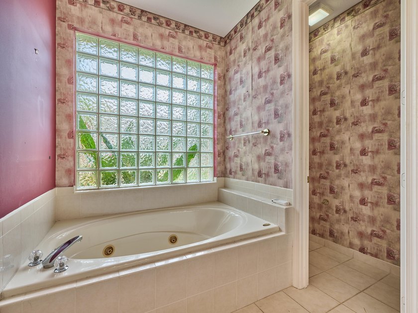 AMAZING OPPORTUNITY TO OWN A 3/2/2 WATERFRONT HOME IN EXCLUSIVE - photo 43