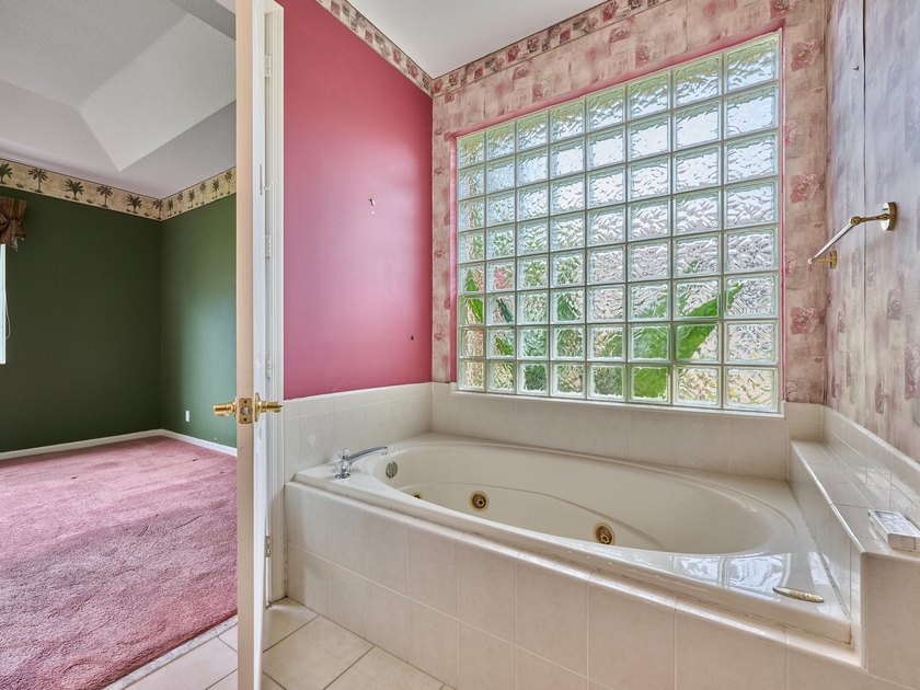 AMAZING OPPORTUNITY TO OWN A 3/2/2 WATERFRONT HOME IN EXCLUSIVE - photo 44