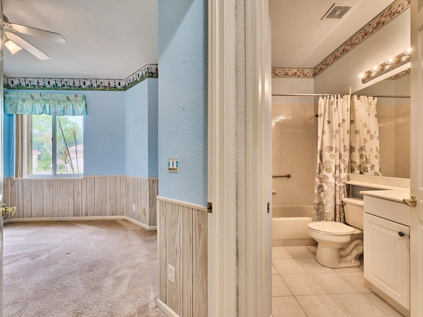 AMAZING OPPORTUNITY TO OWN A 3/2/2 WATERFRONT HOME IN EXCLUSIVE - photo 45