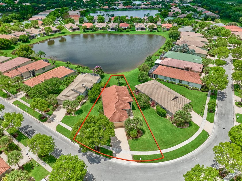 AMAZING OPPORTUNITY TO OWN A 3/2/2 WATERFRONT HOME IN EXCLUSIVE - photo 60