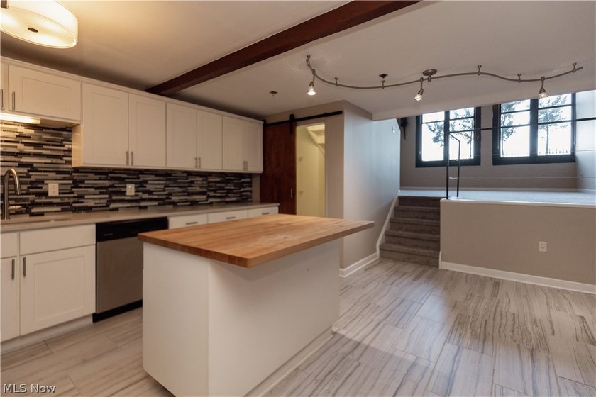 Spacious three-level, one-bedroom condo located in the desirable - photo 3