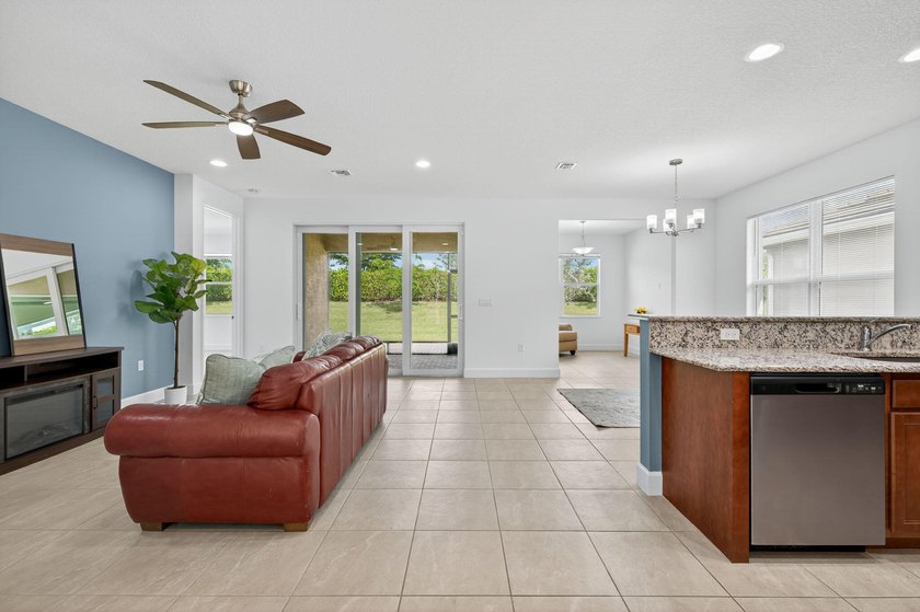 Live the resort lifestyle in **Valencia Grove at Riverland** - photo 9